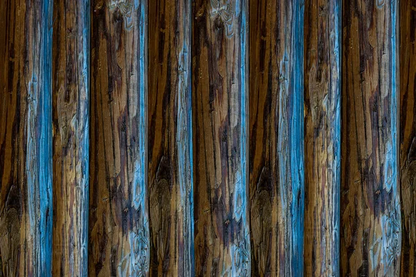 Tronchi scuri marrone legno verticale parallelo verticale sfondo rustico modello — Foto Stock