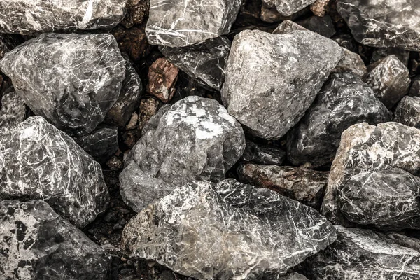岩石石灰色硬不平暗关闭破旧的花岗岩图案基地 — 图库照片
