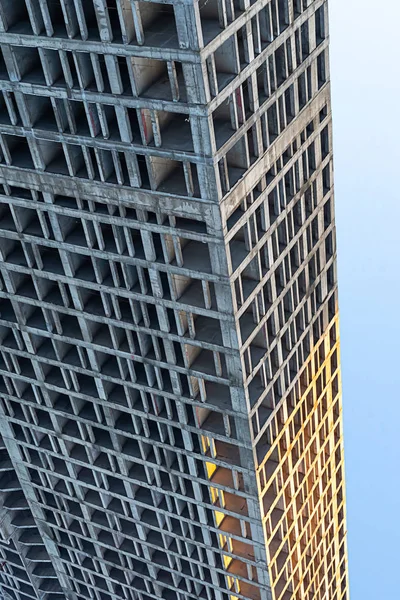 Inženýrství pozadí stavba šedé cement zaostřená vertikální Foto — Stock fotografie