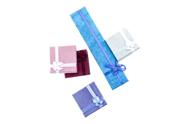 Jelenleg kék hosszú doboz ünnepi meglepetés kék lila szürke nap Szent Valentin fehér izolált — Stock Fotó