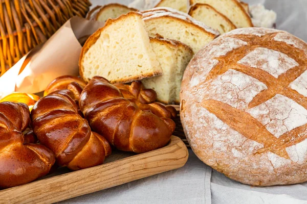 vejetaryen taze pişmiş ekmek doldurma ile mutfak fırın köftesi arka plan