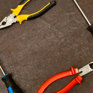 arka plan desen el aracı nippers tornavida çerçeve taban koyu kopyalama alanı