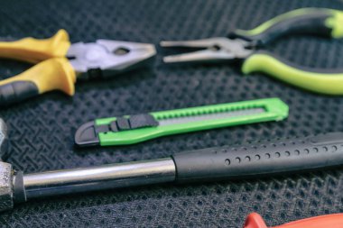bıçak buhar lı pliers bıçak çekiç arka plan mühendisliği yakın