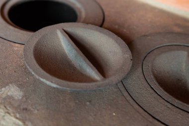 demir yüzey eski paslı delik kapak kindling fırın tasarımı geleneksel fırın