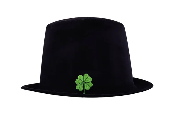セントパトリックハットブラックフェルトボウラー帽子お祝いの装飾クローバー孤立した背景クローズアップ — ストック写真
