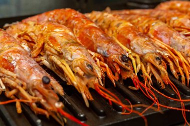 ızgara karides bütün set deniz ürünleri lezzetli taze desen kırmızı bütün asya yemekleri