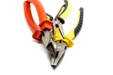 çalışma aleti kırmızı pliers yan kesiciler izole kadar kapatın