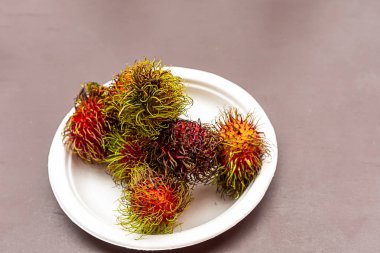 rambutan meyve egzotik tayland plaka beyaz tropikal arka plan