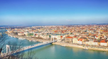 Macaristan Budapeşte Mart 2018. Budapeşte'nin Panoramik manzarası Budapeşte Avrupa'nın Tuna köprüsü manzarası