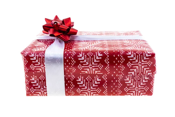 Caja roja regalo de Navidad. cinta de regalo de Navidad rectangular vista lateral — Foto de Stock