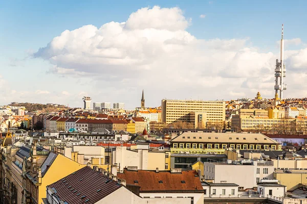 Czechy Praga 2017 Marzec. Dachy Europejska Antena telewizyjna miasta — Zdjęcie stockowe