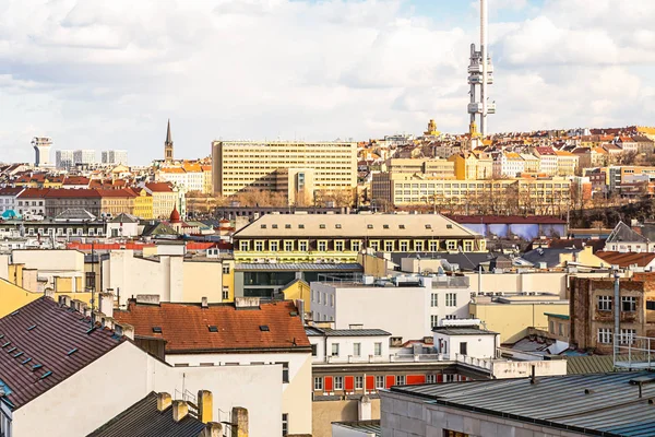 Czechy Praga 2017 Marzec. Widok na dachy miast w Europie — Zdjęcie stockowe