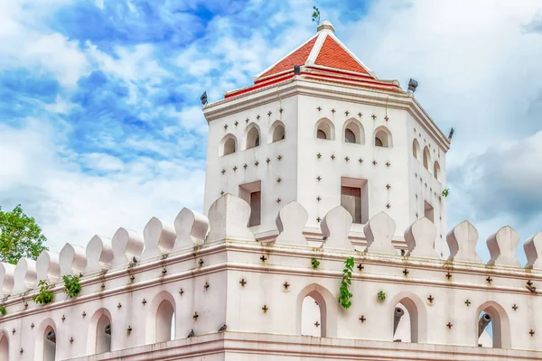 Bangkok Tayland Temmuz 2018. Fort, I. Rama döneminde beyaz altıgen taştan yapılmış 13 Phra Sumen'den biridir.