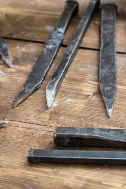 el aletleri siyah demir keski seti, keskin ve çalışmaya hazır keskinleştirilmiş