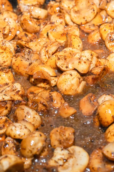 Champignon Gomba Mini Sült Serpenyőben Háttér Főzés — Stock Fotó