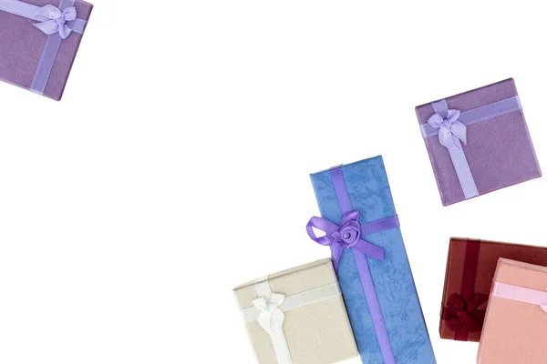 白色孤立背景上的礼品盒蓝色和淡紫色折叠成一个框架 — 图库照片