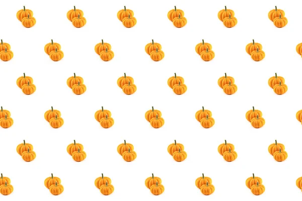 Оранжевые Тыквы Наклоняющиеся Рисунок Ряда Изолированном Фоне — стоковое фото