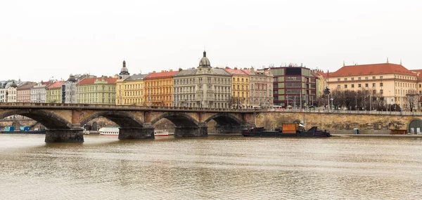 Pohled Prahu Kamenný Most Přes Vltavu Městská Krajina — Stock fotografie