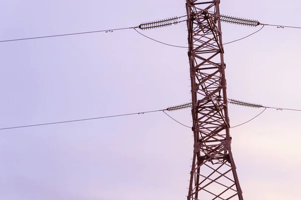 Högspänningsstål Torn Med Ledningar Överföring Elektrisk Ström Mot Himlen — Stockfoto