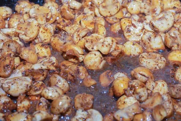 Champignons Aux Champignons Frits Dans Une Casserole Base Sauce — Photo