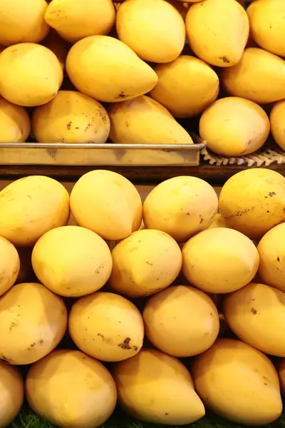 Thailand Mangó Sárga Készlet Függőleges Pult Közelkép Gyümölcs Háttér — Stock Fotó