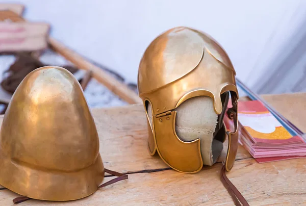 Par Casco Latón Con Máscara Protección Tradicional Guerrero Roma —  Fotos de Stock