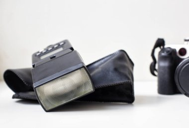 Kapak ve fotoğrafçı için fotoğraf makinesi ile flash