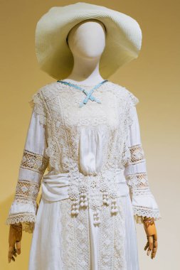 Bir kadın manken Ulusal elbise