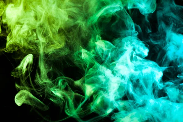 Humo Denso Multicolor Colores Verde Azul Sobre Fondo Negro Aislado — Foto de Stock