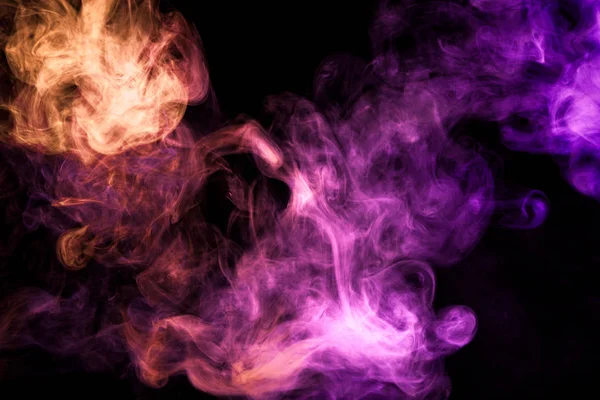 Kalın renkli duman pembe ve sarı bir siyah arka plan izole. Vap duman arka plan