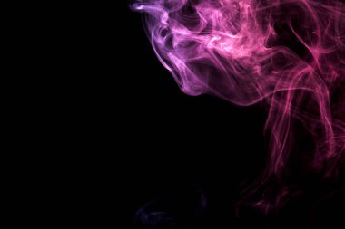 Renkli pembe bir duman siyah Yalıtılmış zemin. Vap duman arka plan