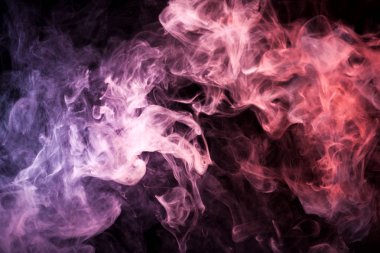 Pembe, kırmızı bulut duman siyah arka plan izole. Vap duman arka plan