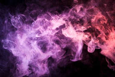 Pembe, kırmızı bulut duman siyah arka plan izole. Vap duman arka plan