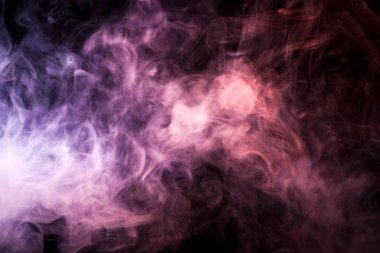 Bulut kırmızı ve pembe duman siyah Yalıtılmış zemin. Vap duman arka plan