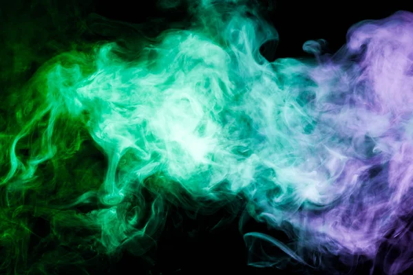 Humo Denso Multicolor Colores Verde Azul Sobre Fondo Negro Aislado — Foto de Stock