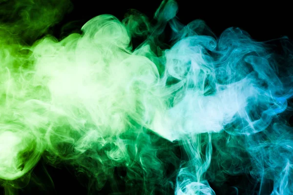 Hustý Kouř Vícebarevné Zelené Modré Barvy Černém Pozadí Izolované Pozadí — Stock fotografie