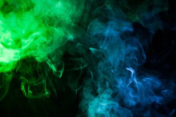 黑色背景上的绿色和蓝色烟雾 — 图库照片