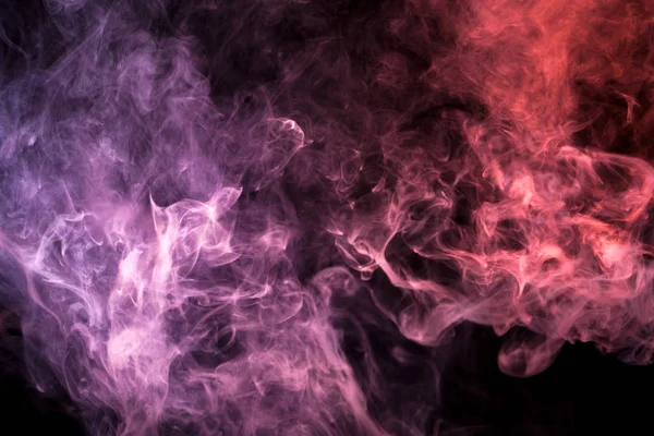 Pembe, kırmızı bulut duman siyah arka plan izole. Vap duman arka plan