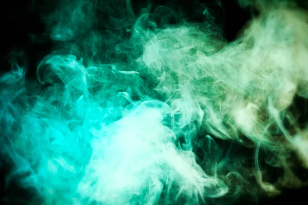 Hustý Kouř Vícebarevné Zelené Modré Barvy Černém Pozadí Izolované — Stock fotografie