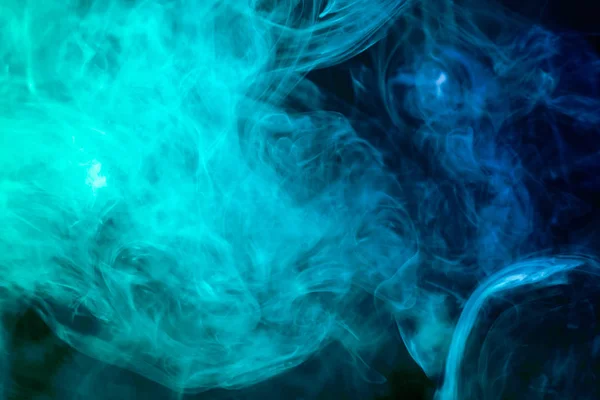 Nuvola Fumo Blu Uno Sfondo Nero Isolato Sfondo Dal Fumo — Foto Stock