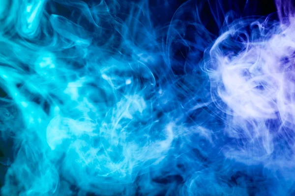 Dikke Kleurrijke Blauw Rook Een Zwart Geïsoleerd Achtergrond Achtergrond Van — Stockfoto