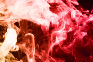 Renkli kırmızı siyah bir duman arka plan izole. Arka plandan vape duman