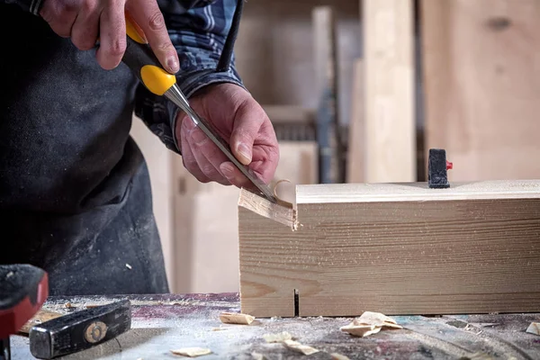 Close Carpinteiro Experiente Roupas Trabalho Pequeno Proprietário Buiness Trabalhando Oficina — Fotografia de Stock