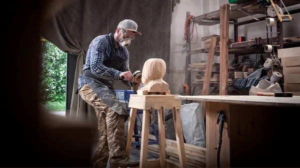 Falegname Piccolo Proprietario Buiness Abiti Lavoro Sega Ritagliare Scultura Legno — Foto Stock