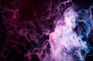 Bulut pembe ve mor dumanlı siyah Yalıtılmış zemin. Vap duman arka plan