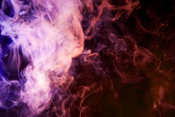 Bulut turuncu, pembe ve mor duman siyah Yalıtılmış zemin. Vap duman arka plan