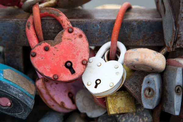 Close Red White Other Locks Form Hearts Old City Bridge — Stock Photo, Image