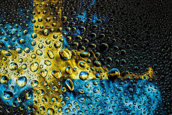 Bir damla su İsviçre Ulusal bayrak izole bir arka plan üzerinde çerçevede bir close-up