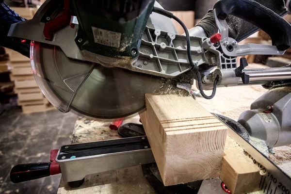 Carpenter Work Circular Saw Cutting Boards Man Sawed Bars Construction — Stock Photo, Image