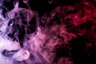 Renkli pembe ve kırmızı siyah bir duman arka plan izole. Vap duman arka plan